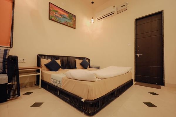 Bedroom with rope-frame bed